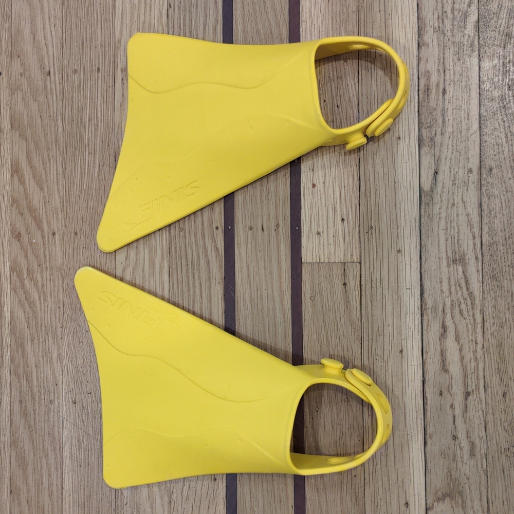 Finis Fishtail 2 adjustable fins size US junior 6-11 ( EU junior 22-29)